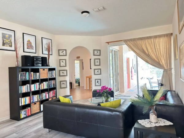 Sarasota Near Siesta Key Beaches Vacation Retreat- Family Friendly Getaway